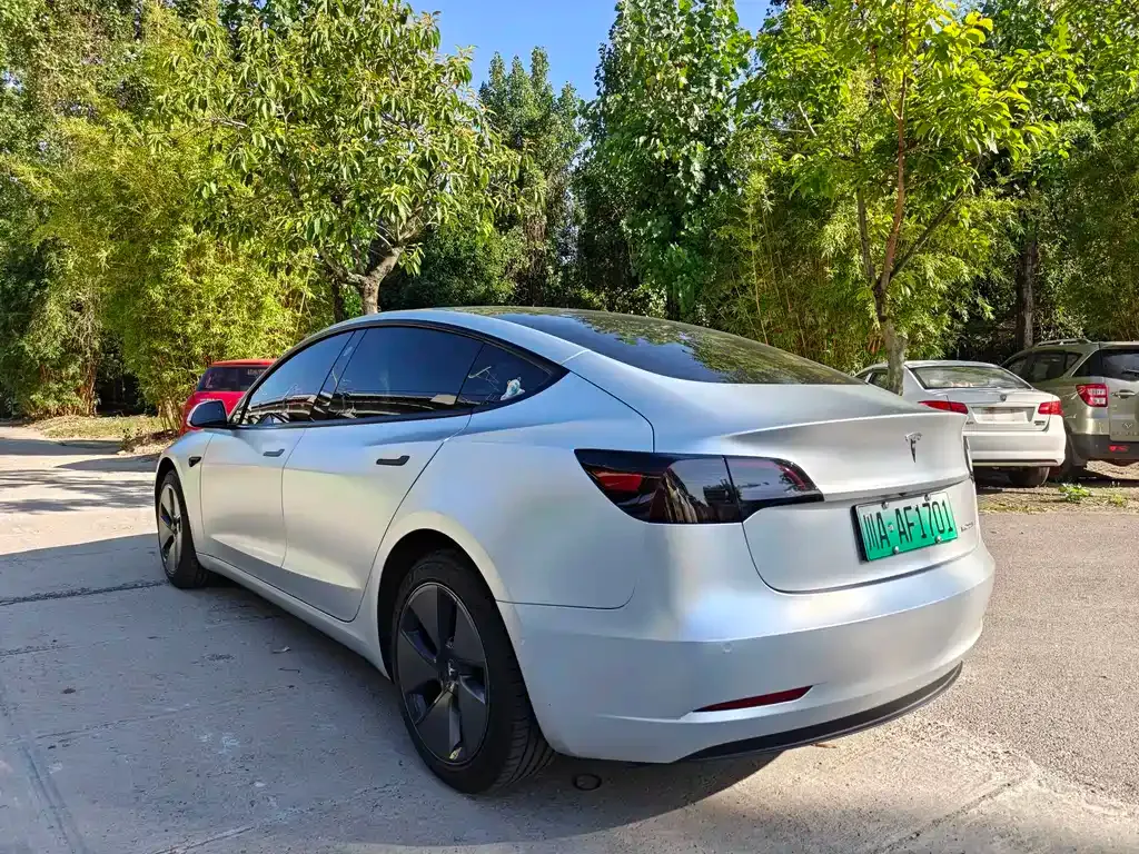 Tesla Model 3 — фото 9