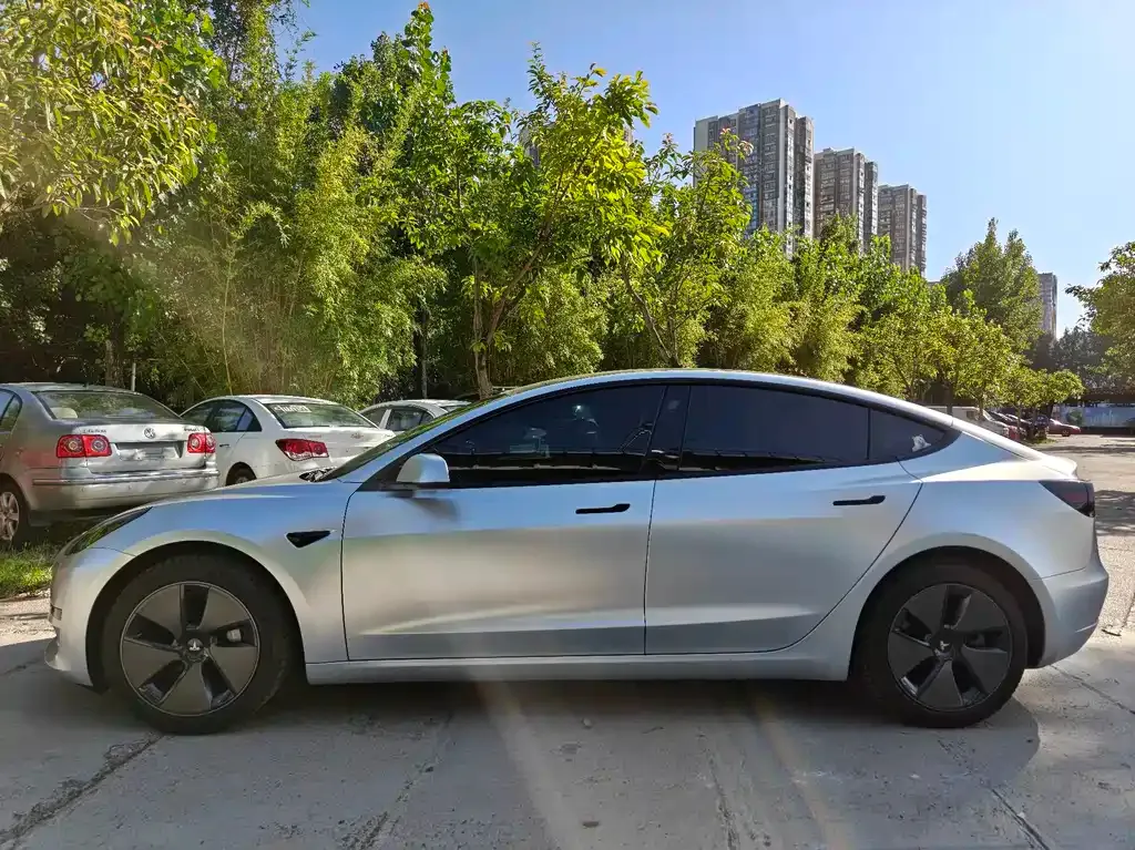 Tesla Model 3 — фото 4