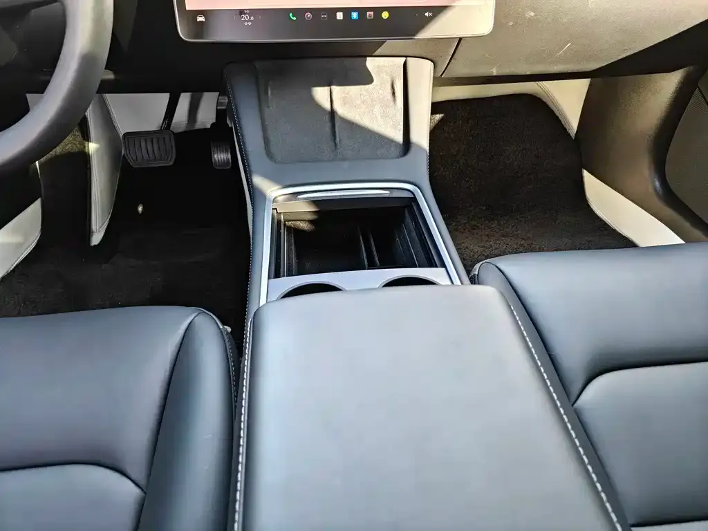 Tesla Model 3 — фото 3