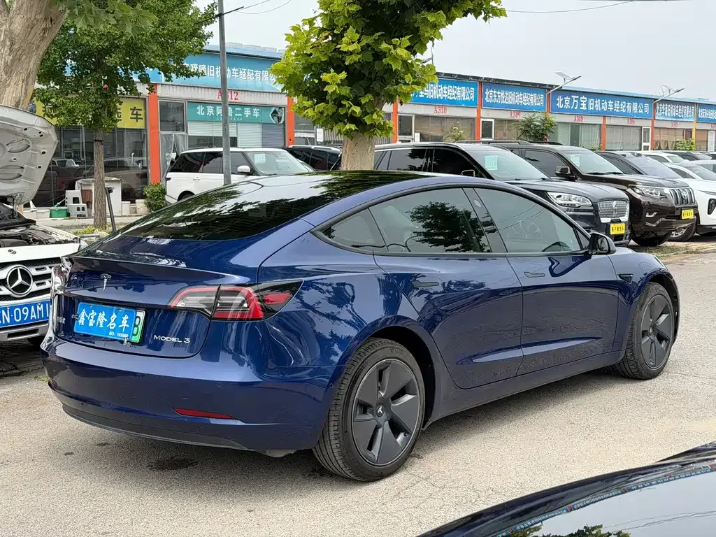Tesla Model 3 — фото 9