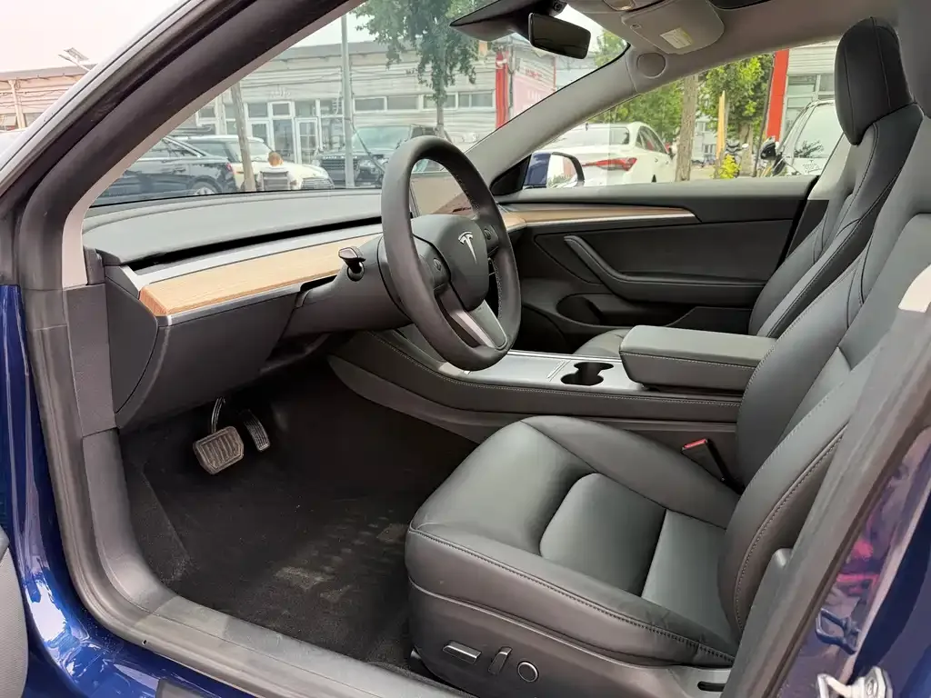 Tesla Model 3 — фото 4