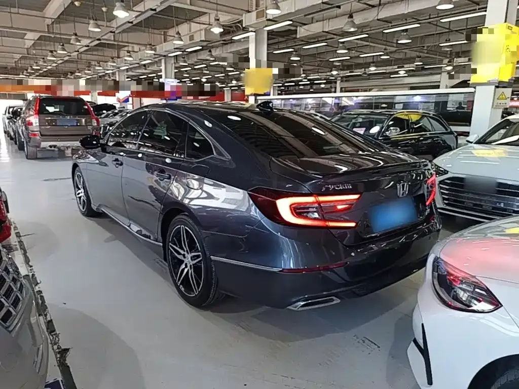 Honda Accord — фото 10
