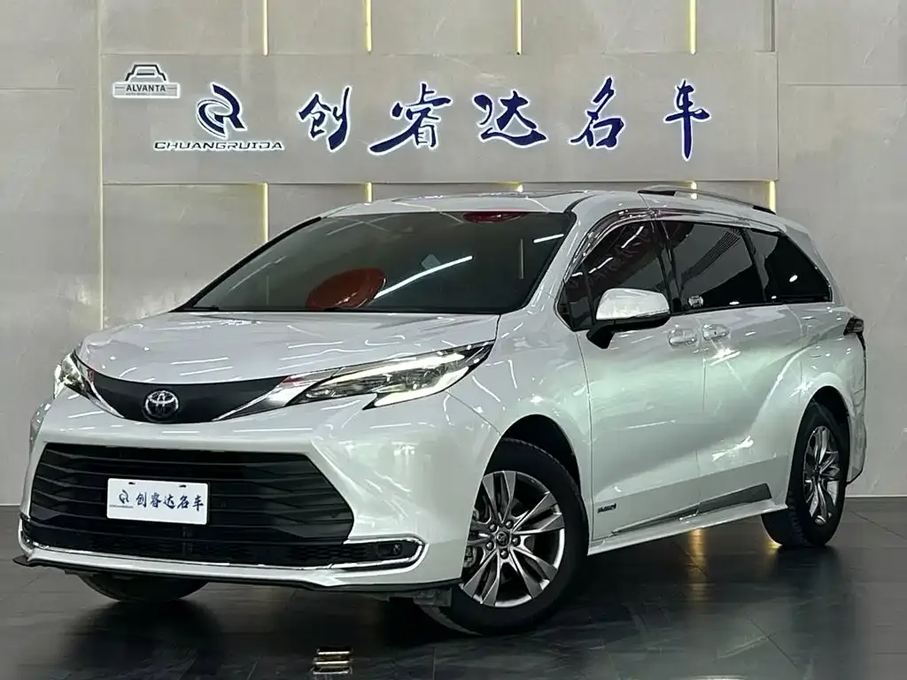 Toyota Sienna — фото 1