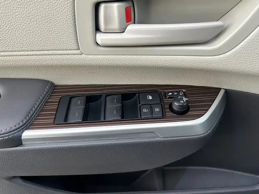 Toyota Sienna — фото 8