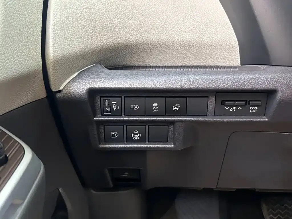 Toyota Sienna — фото 10