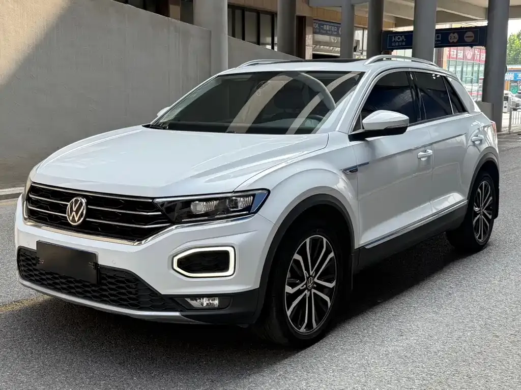 Volkswagen T-Roc — фото 1