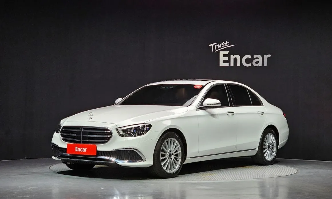 Mercedes-Benz E-Class — фото 1