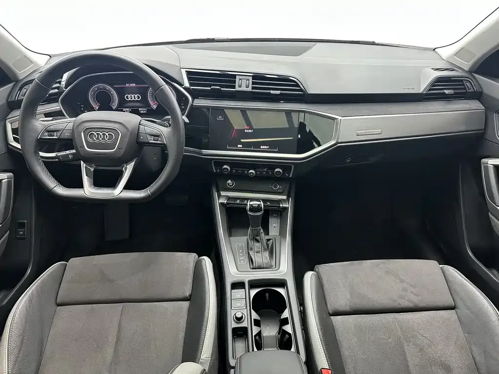 Audi Q3 — фото 10