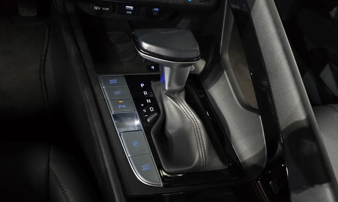 Hyundai AVANTE — фото 4