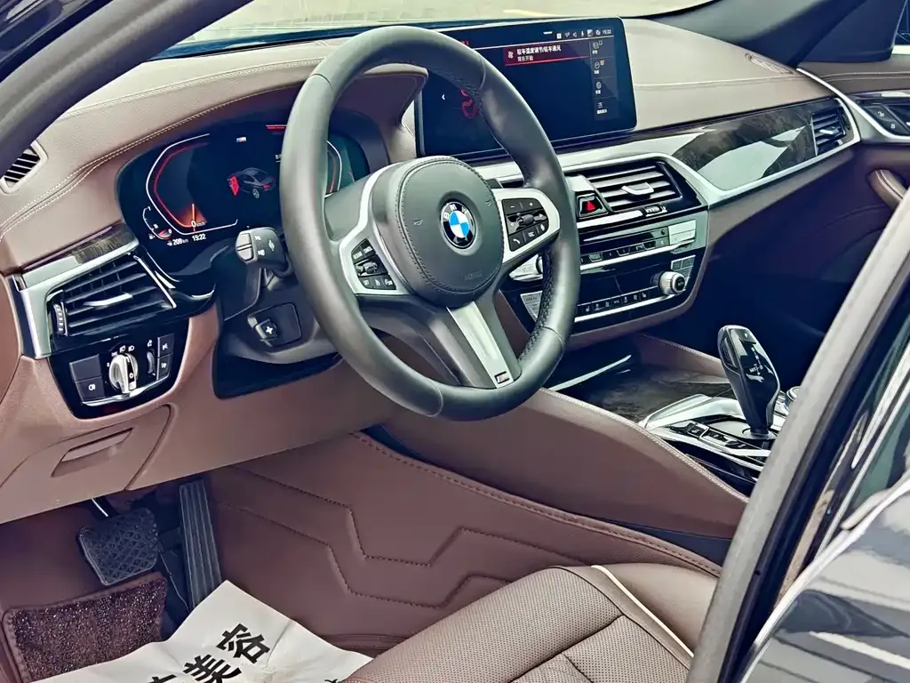 BMW 5 Series — фото 10