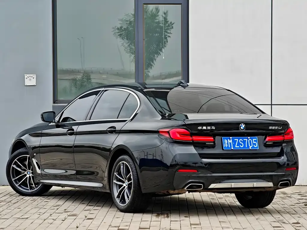 BMW 5 Series — фото 6