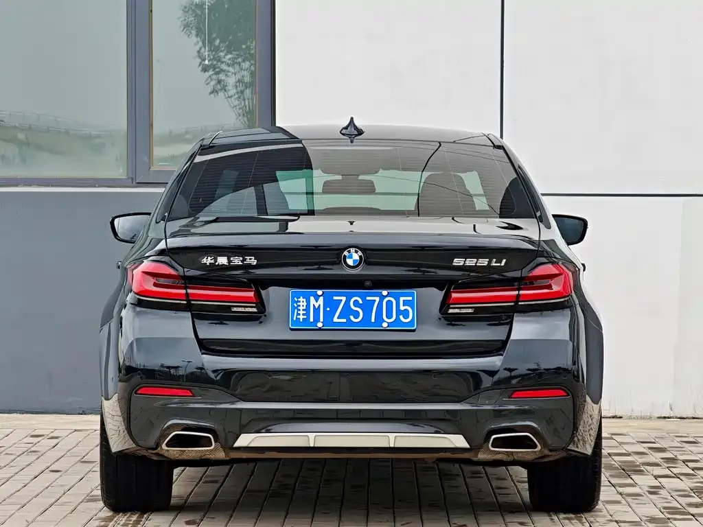 BMW 5 Series — фото 5