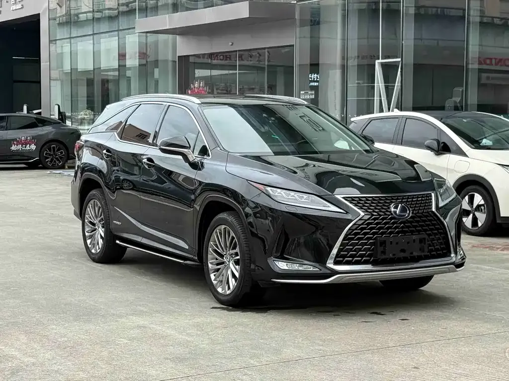 Lexus RX — фото 1