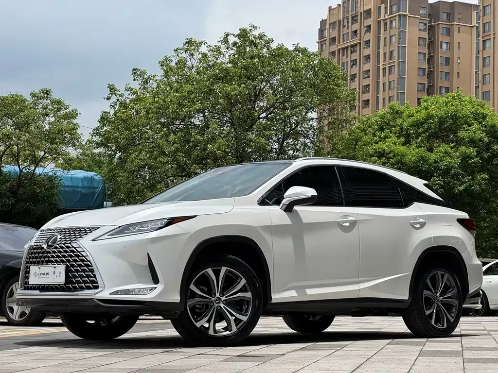 Lexus RX — фото 1