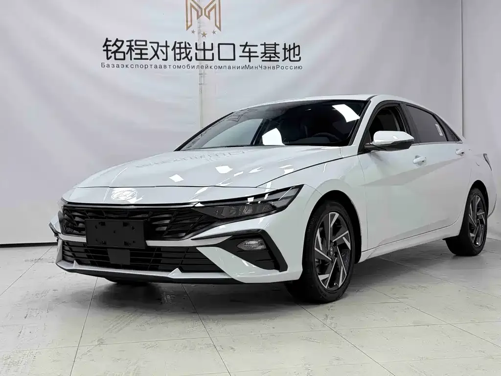 Hyundai Elantra — фото 1