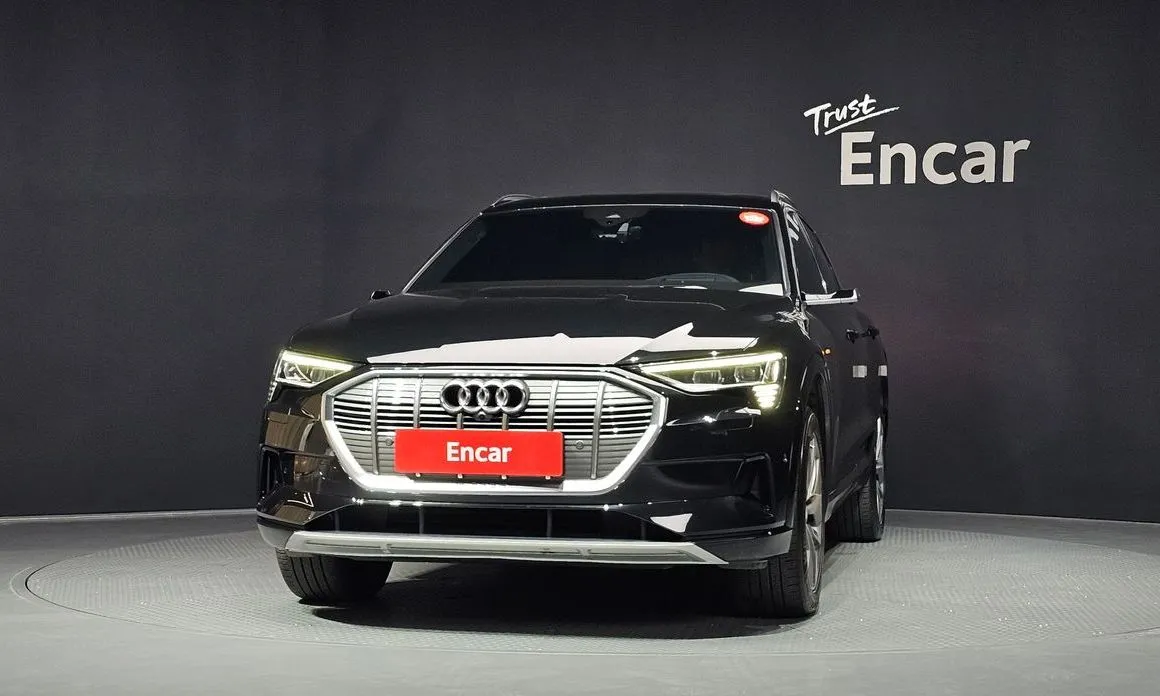 Audi e-tron — фото 4