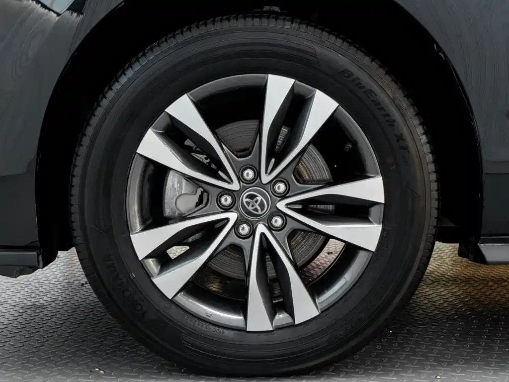 Toyota Granvia — фото 9