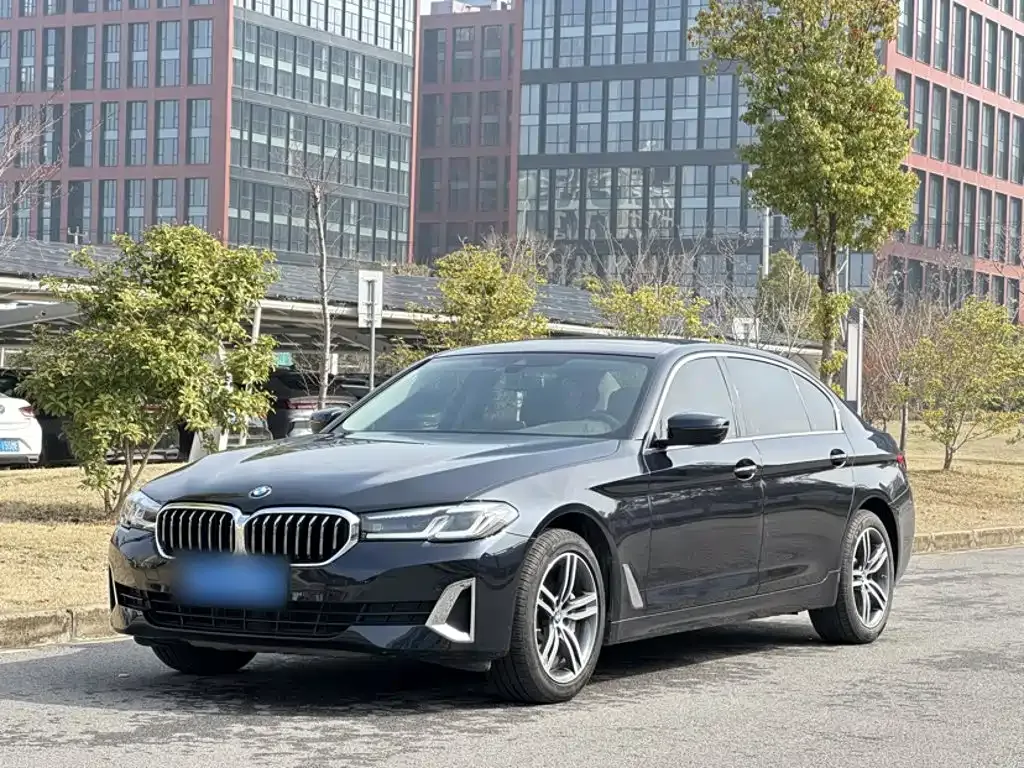 BMW 5 Series — фото 1