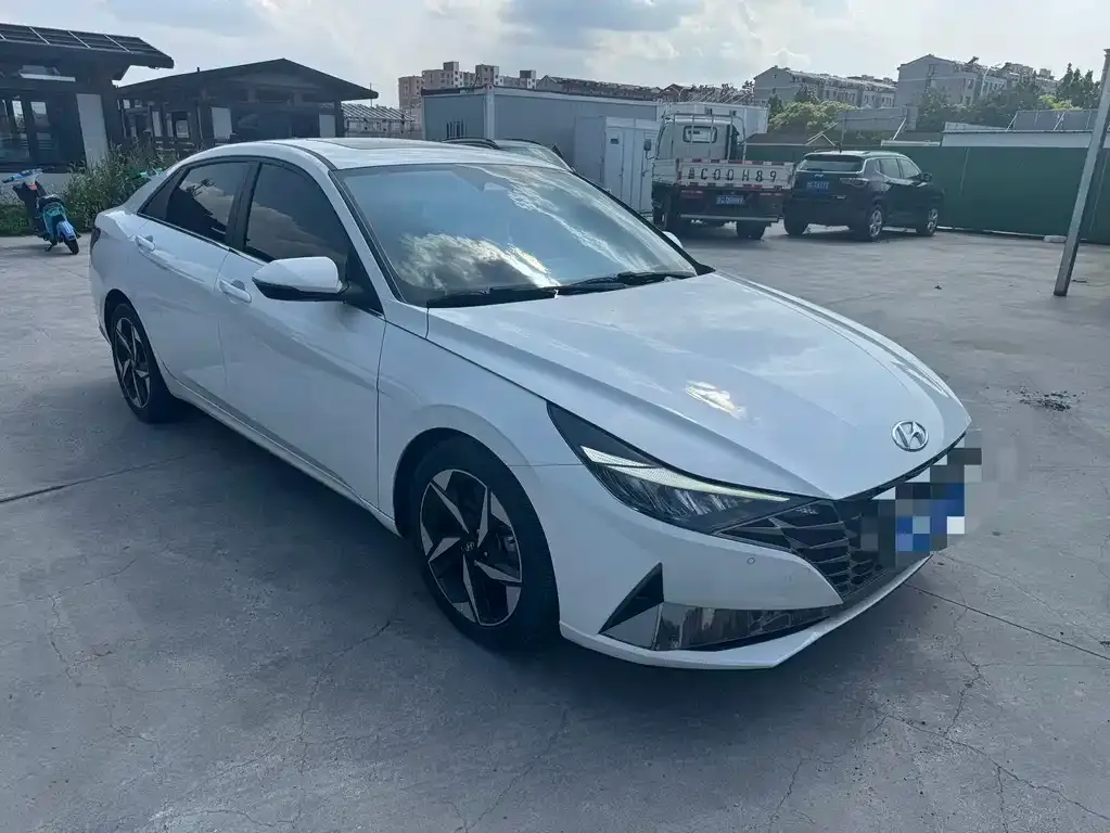 Hyundai Elantra — фото 8
