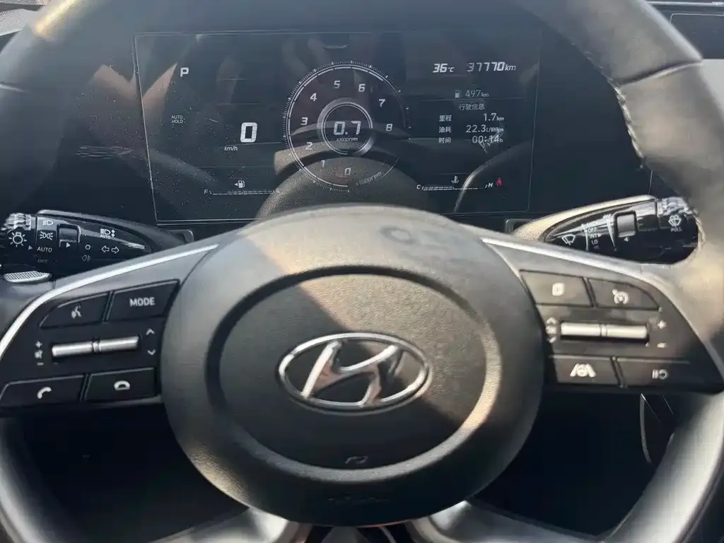 Hyundai Elantra — фото 2