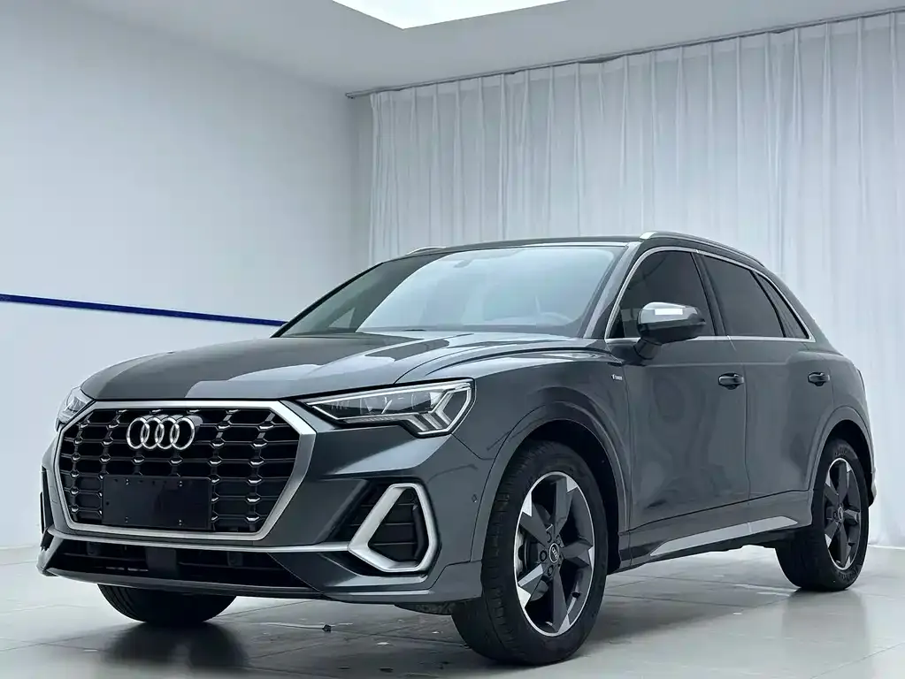 Audi Q3 — фото 1