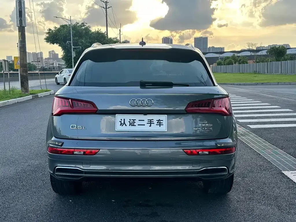 Audi Q5L — фото 4