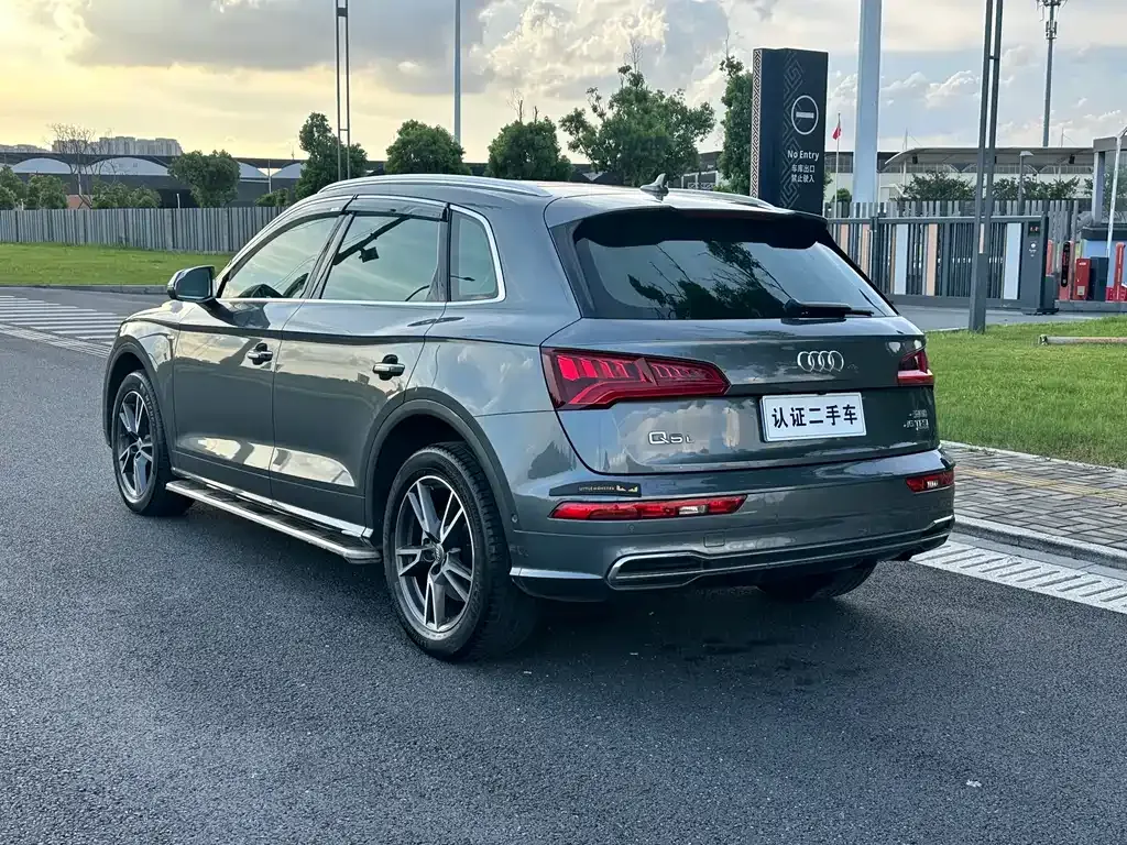 Audi Q5L — фото 9