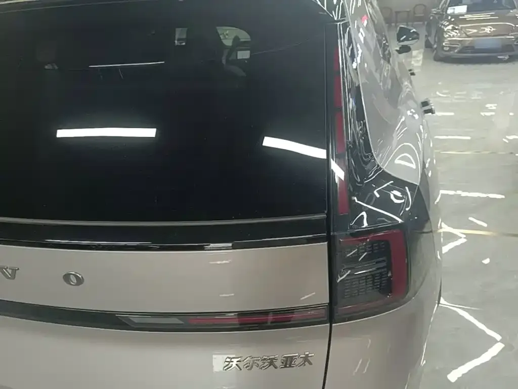 Volvo XC70 Plug-in Hybrid 2025 из CN, фото 2