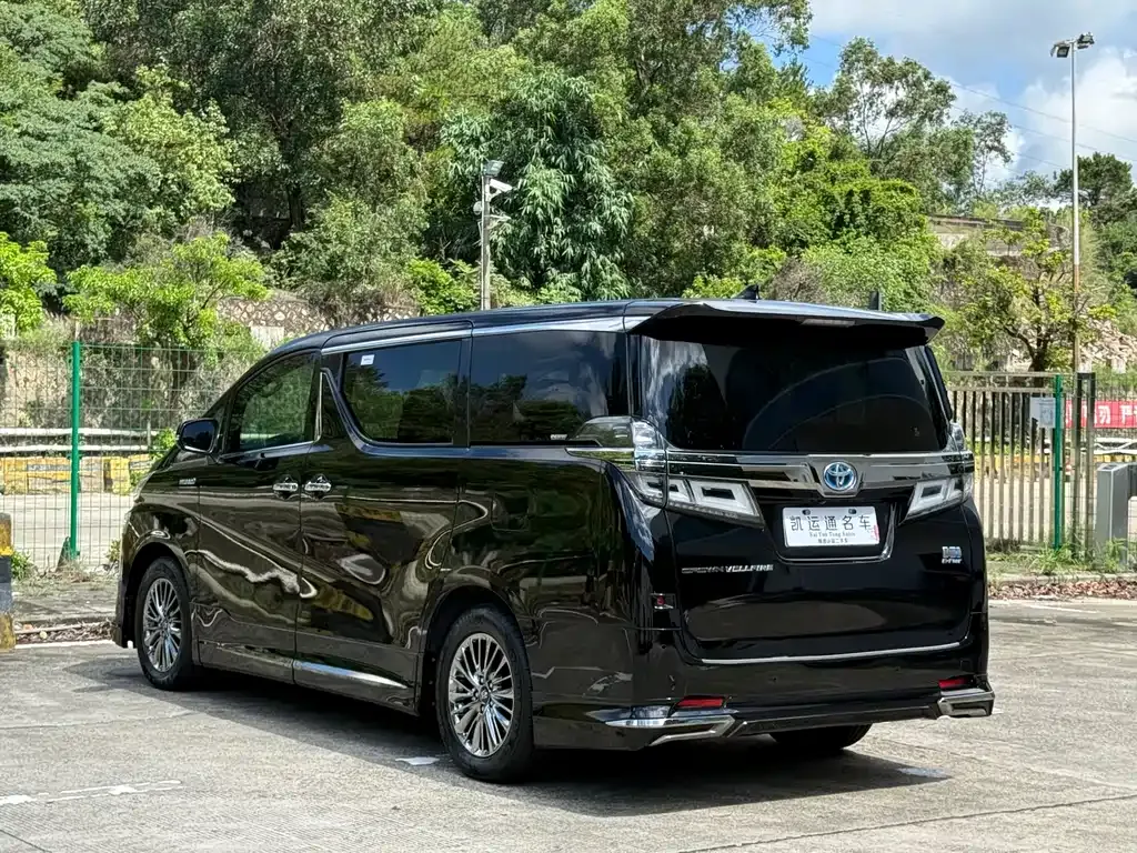 Toyota Vellfire — фото 5