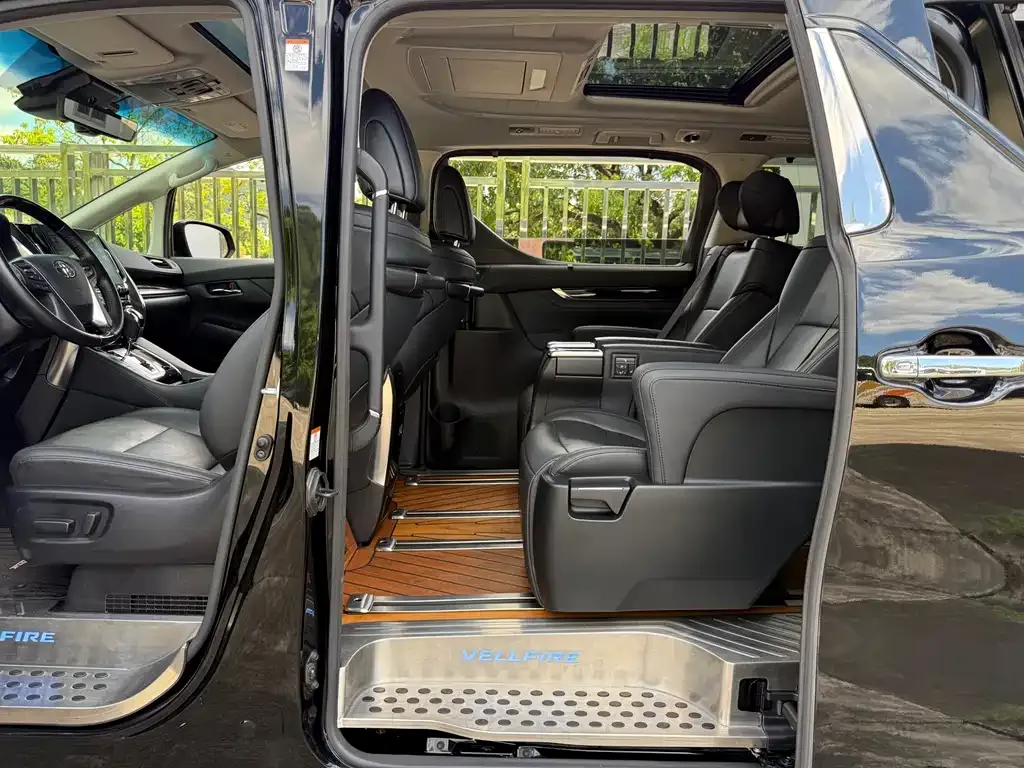 Toyota Vellfire — фото 6