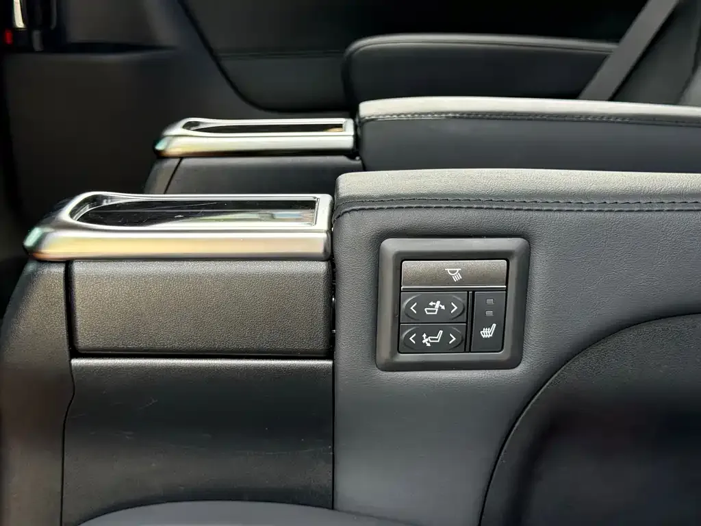 Toyota Vellfire — фото 2