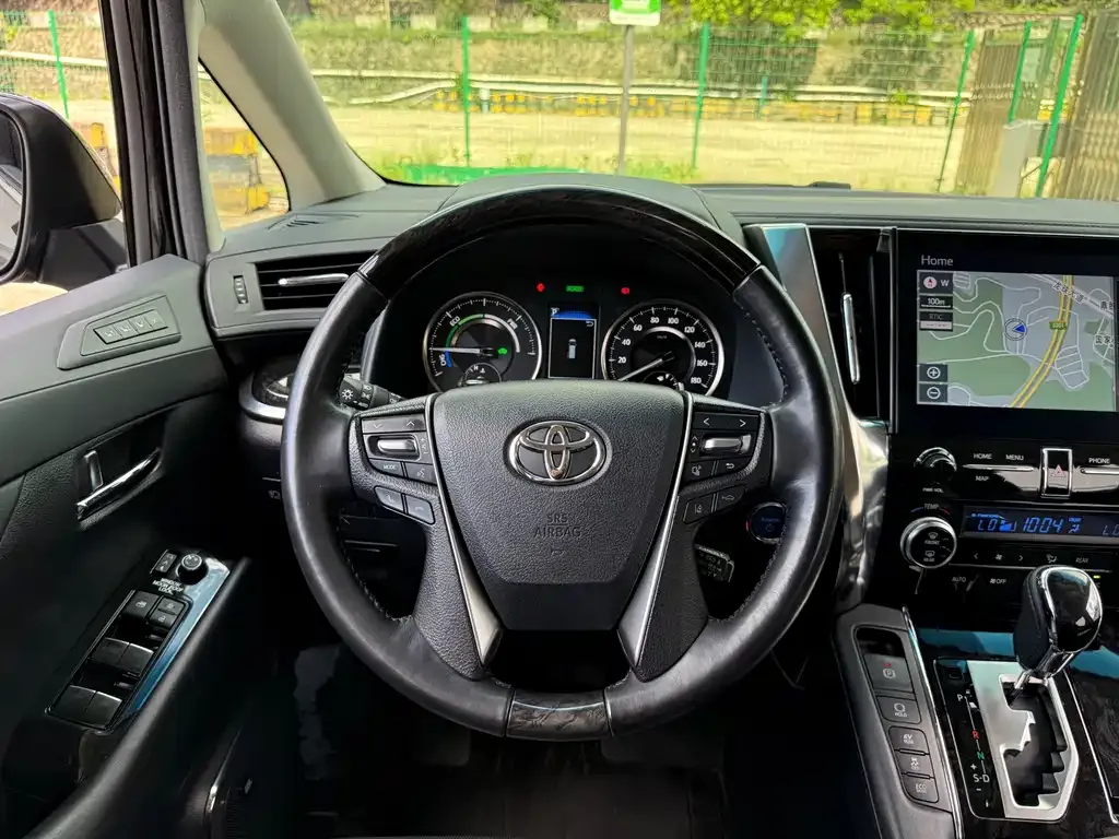 Toyota Vellfire — фото 7