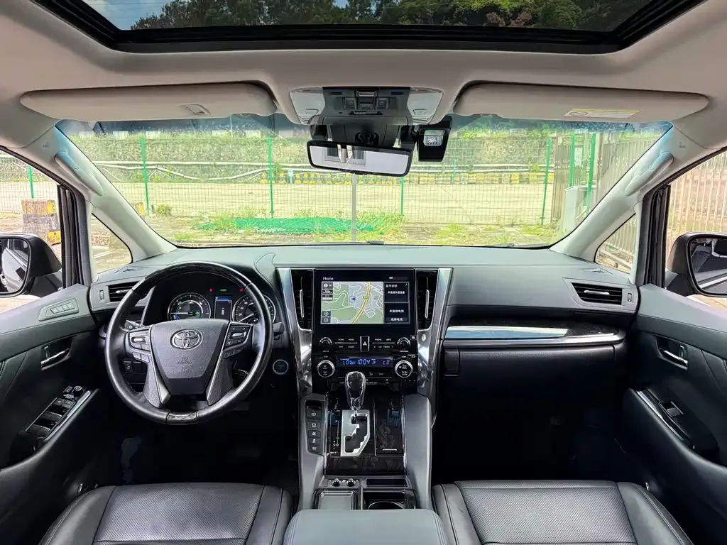 Toyota Vellfire — фото 10