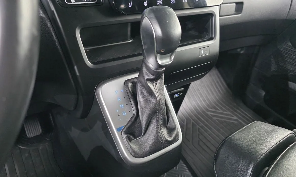 Hyundai Staria — фото 3
