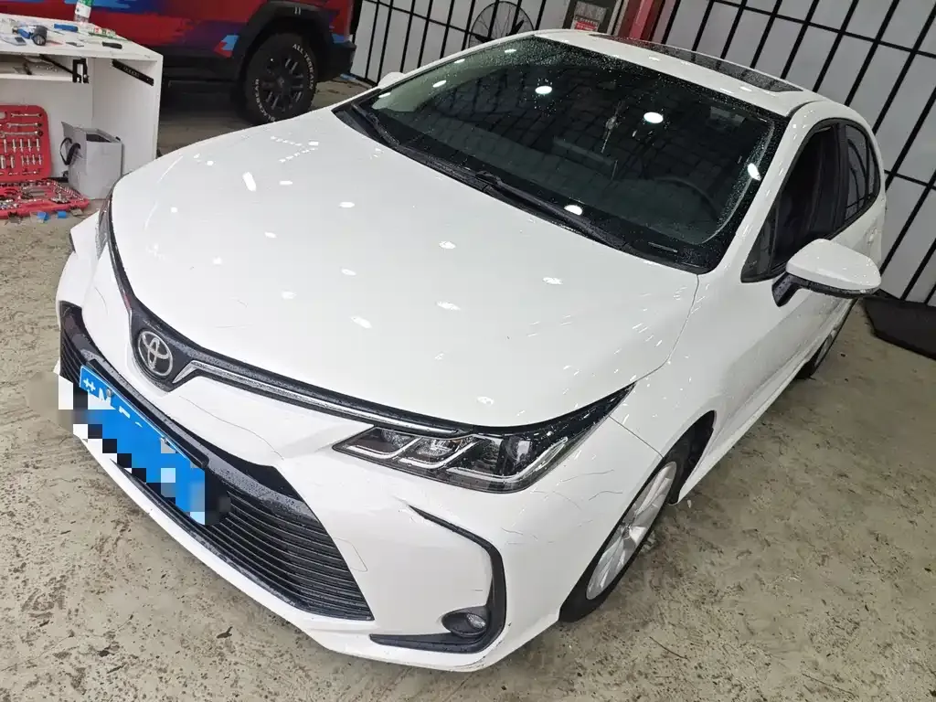 Toyota Corolla — фото 1