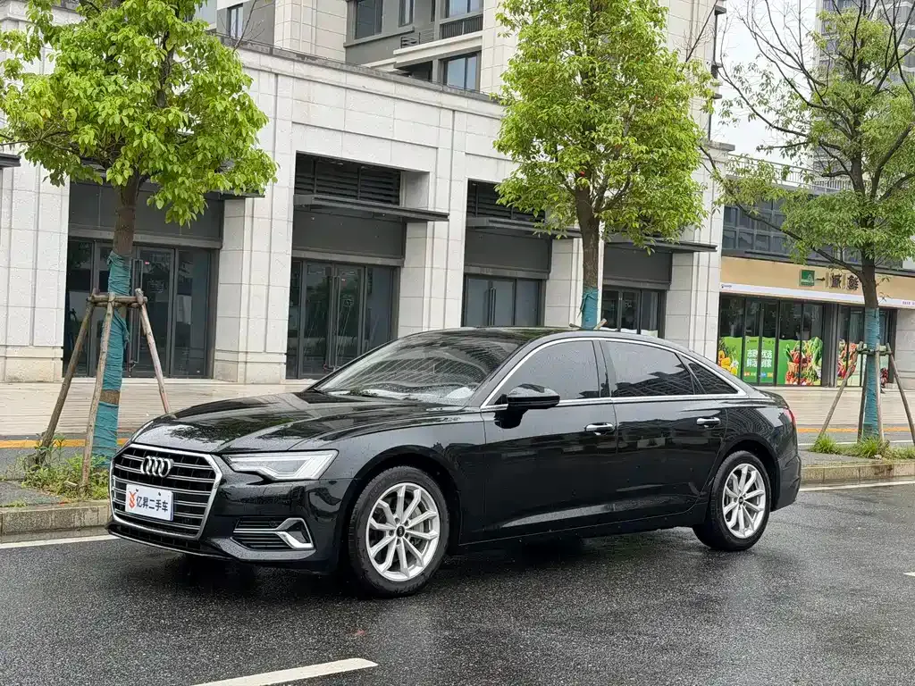 Audi A6L — фото 1