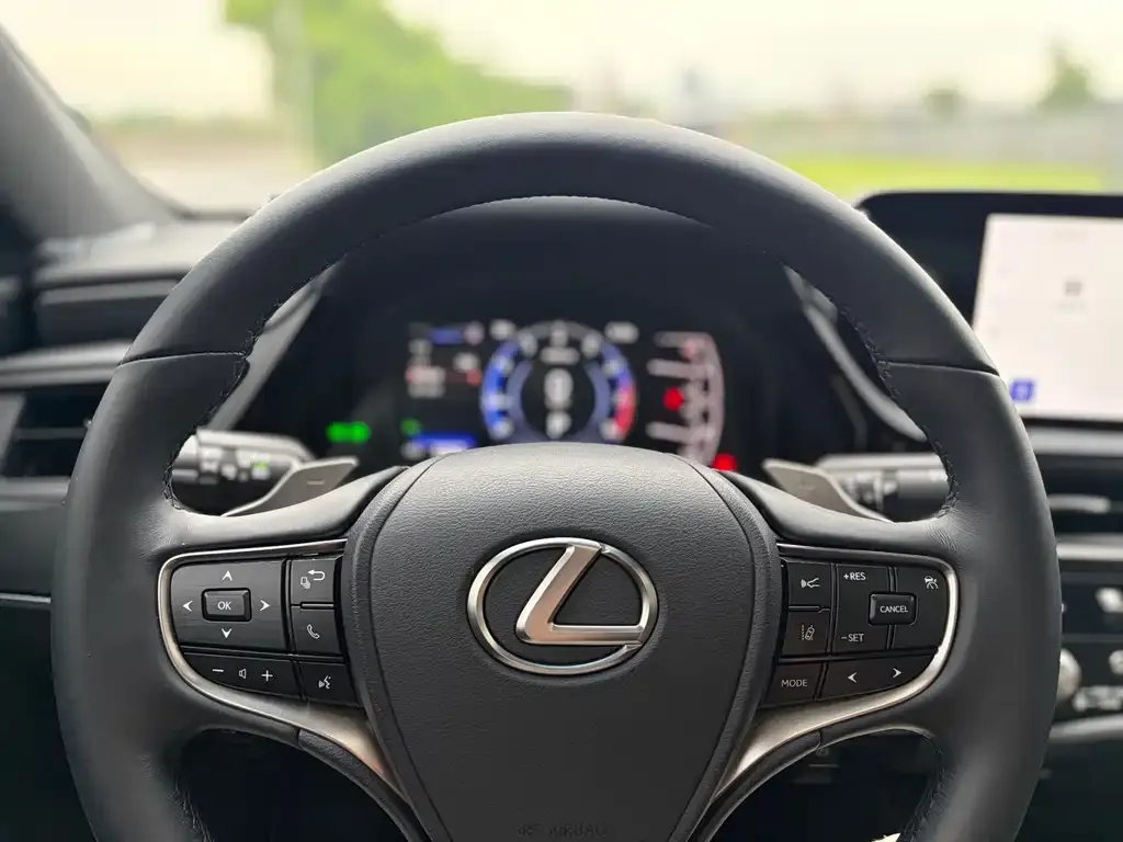Lexus ES — фото 5