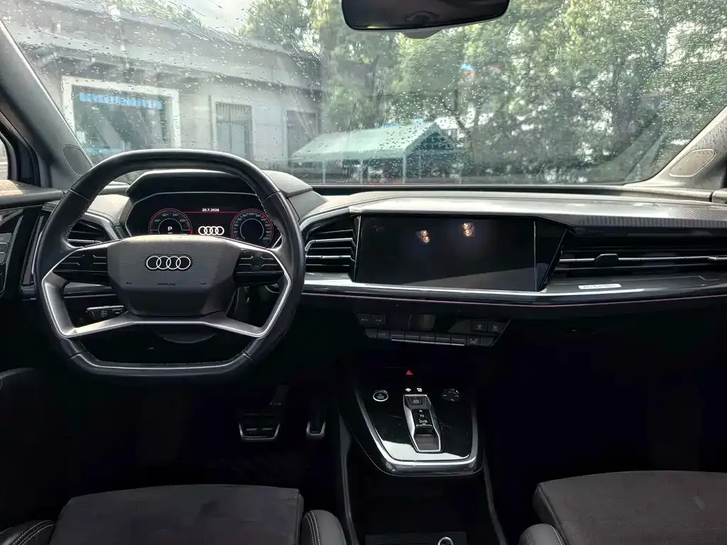 Audi Q4 e-tron — фото 4