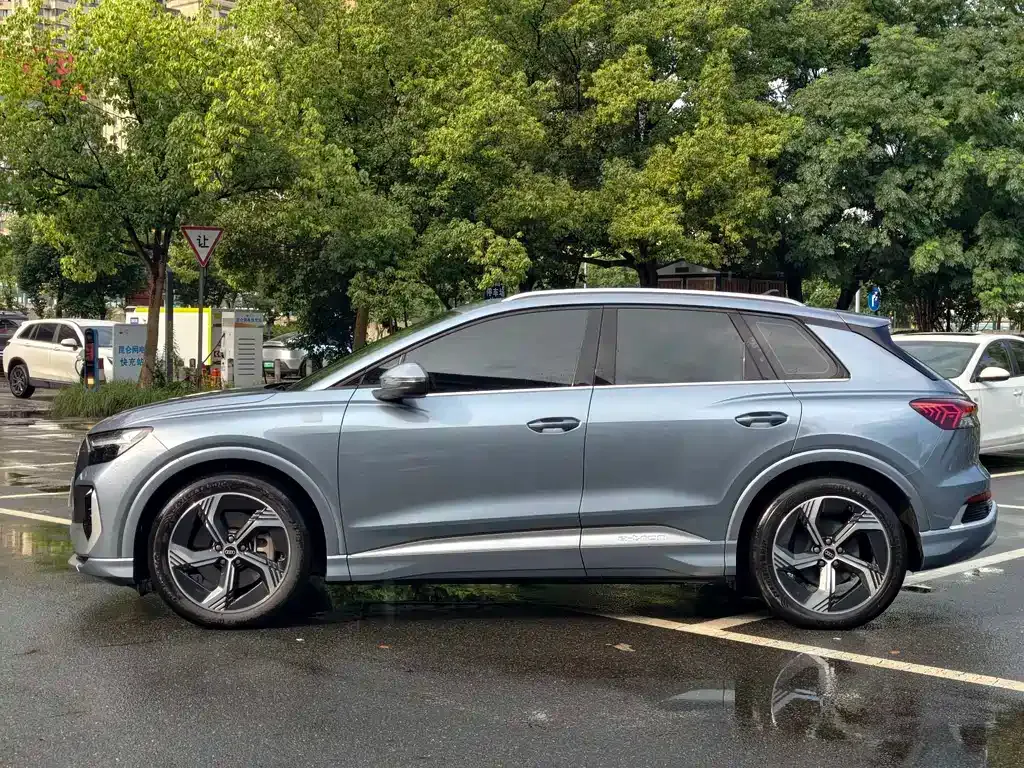 Audi Q4 e-tron — фото 9