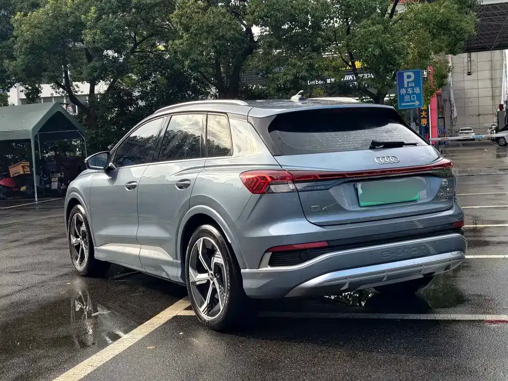 Audi Q4 e-tron — фото 10