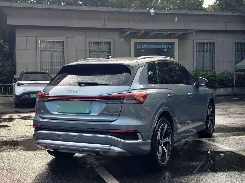 Audi Q4 e-tron — фото 2