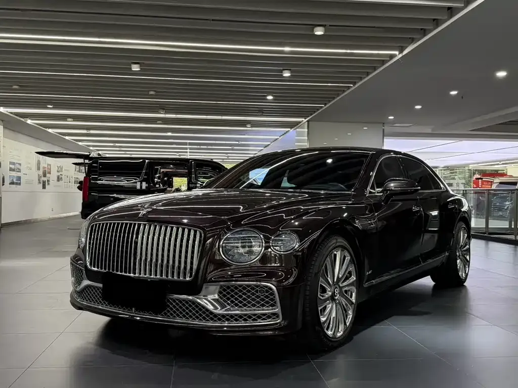 Bentley Flying Spur — фото 1