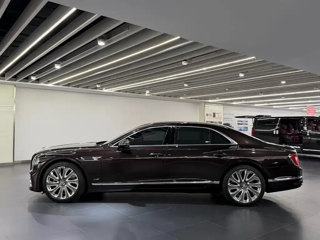 Bentley Flying Spur — фото 3
