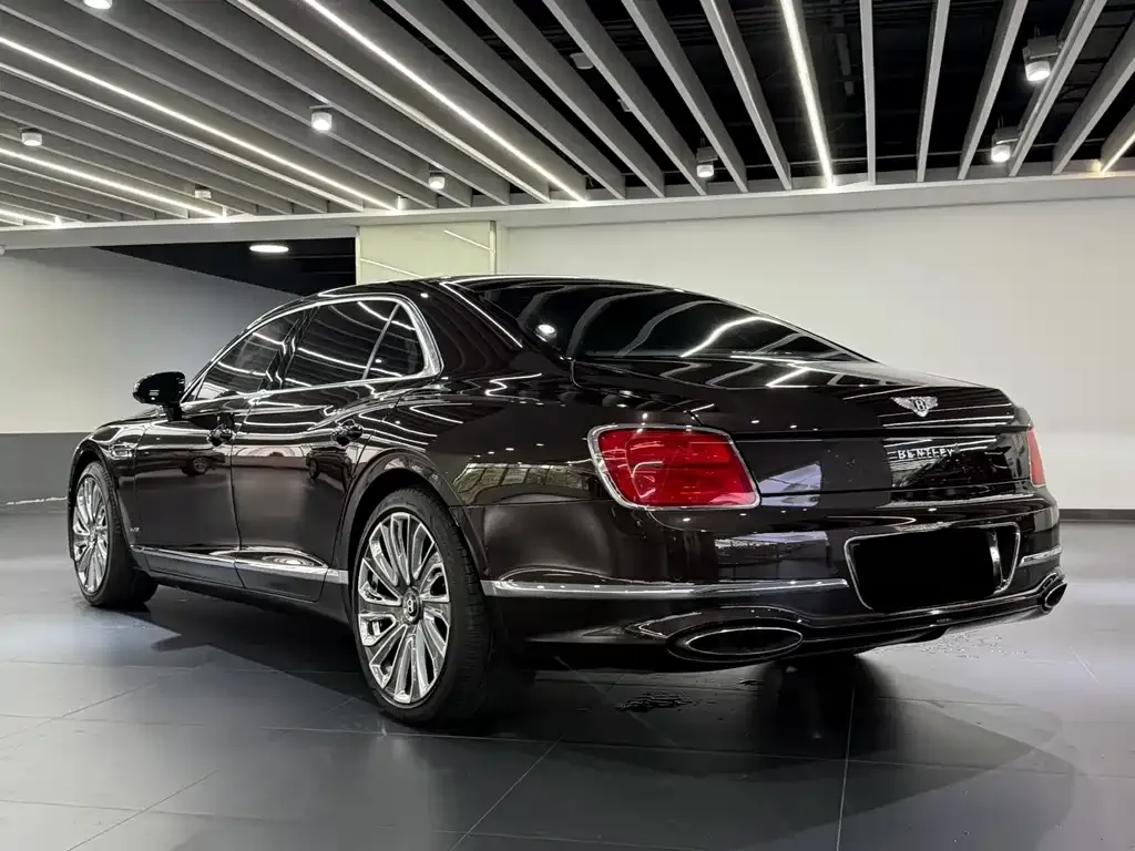 Bentley Flying Spur — фото 4