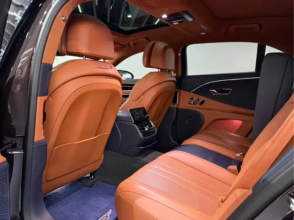 Bentley Flying Spur — фото 2