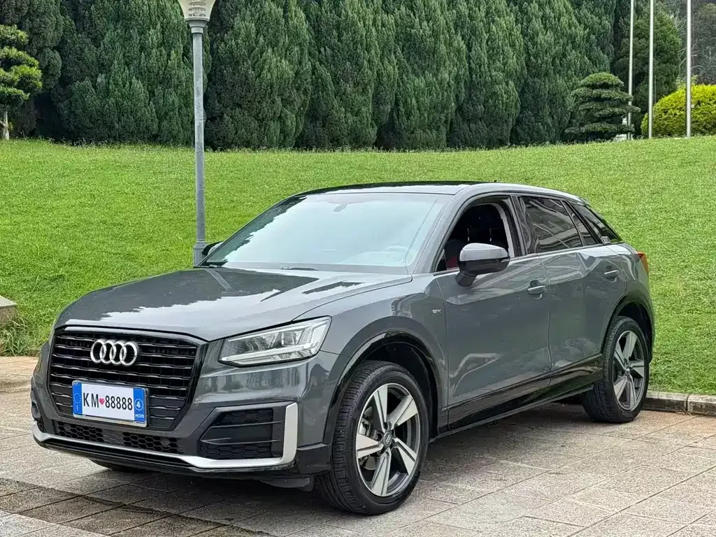 Audi Q2L — фото 1