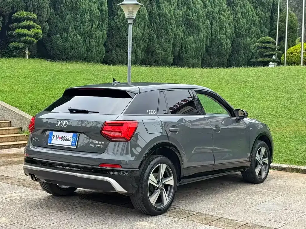 Audi Q2L — фото 7
