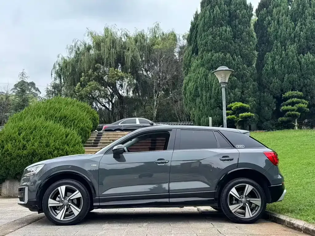 Audi Q2L — фото 10
