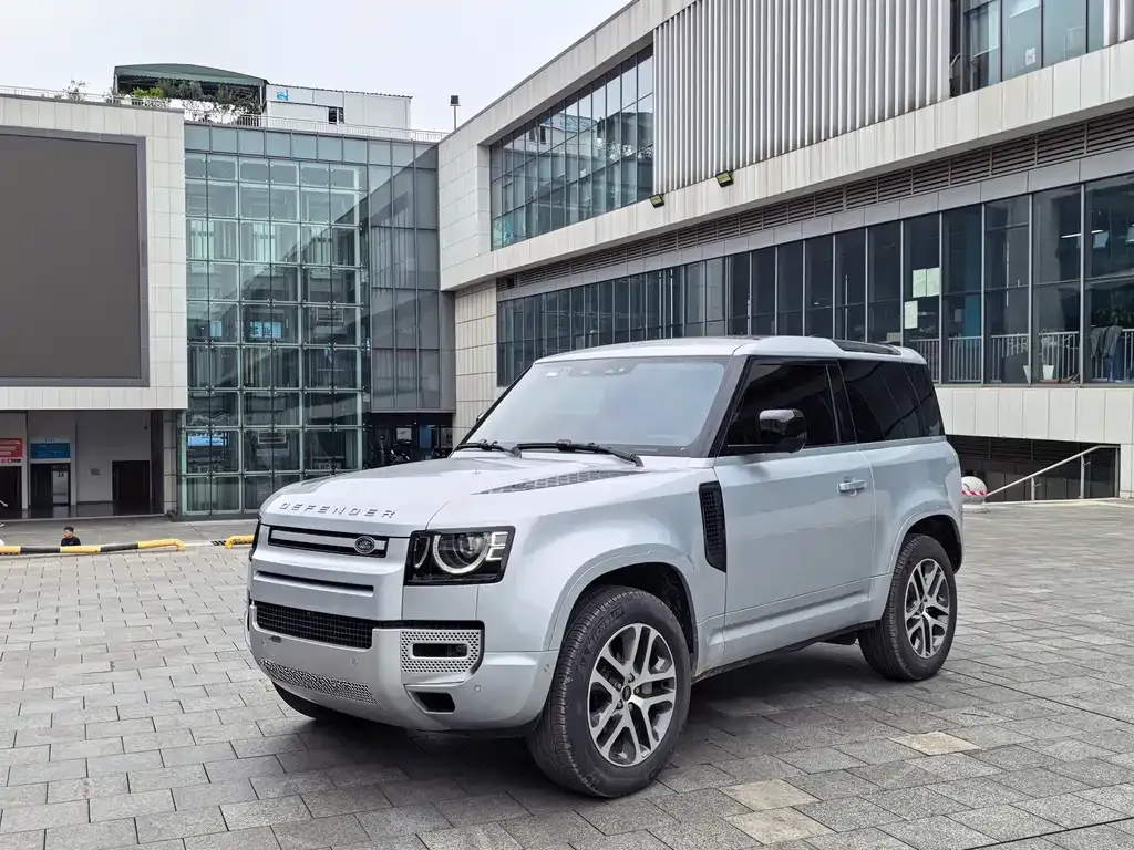 Land Rover Defender — фото 1