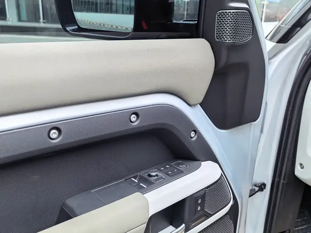 Land Rover Defender — фото 10